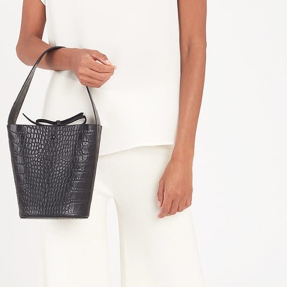 Cuyana bucket bag - pebbled leather